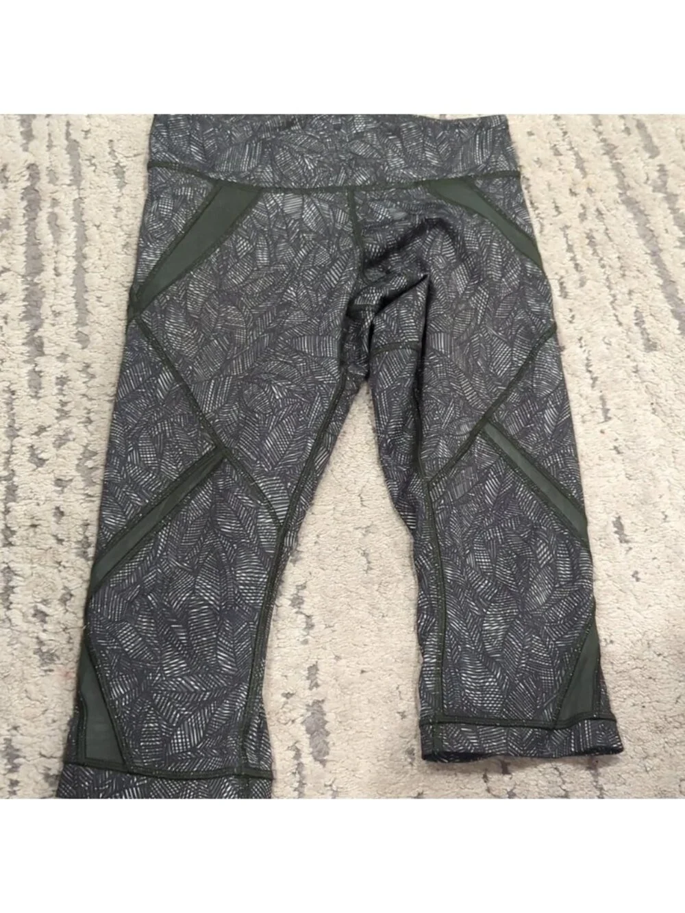 Lululemon Cool To Street Crop Jazzy White Gator Green like new